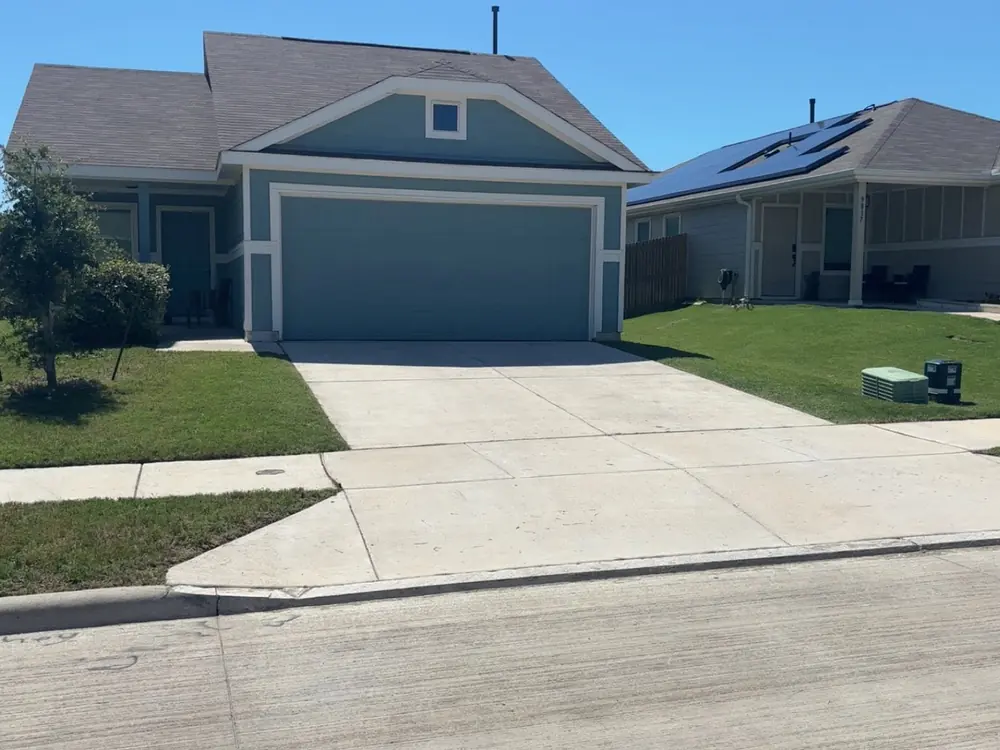 Tidy mowed front lawn and edged driveway at a Saginaw, TX home